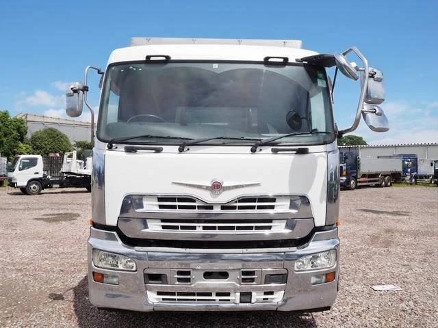 UD Trucks QUON 9