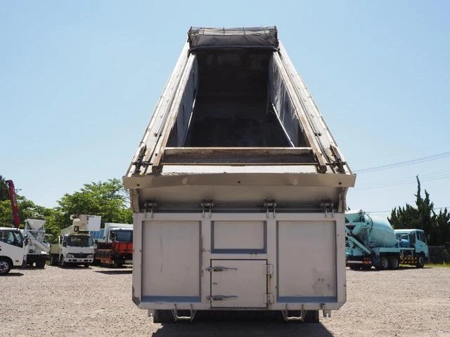 UD Trucks QUON 11