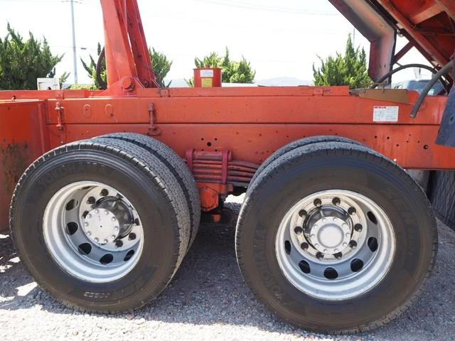 UD Trucks QUON 38
