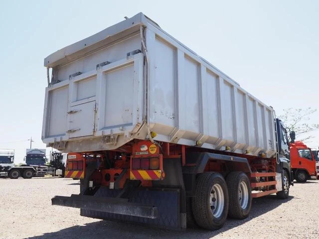UD Trucks QUON 6