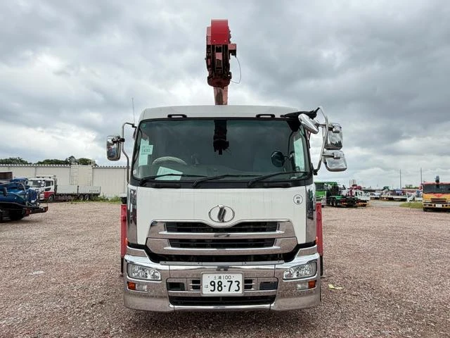 UD Trucks QUON 8