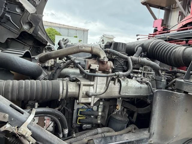UD Trucks QUON 33