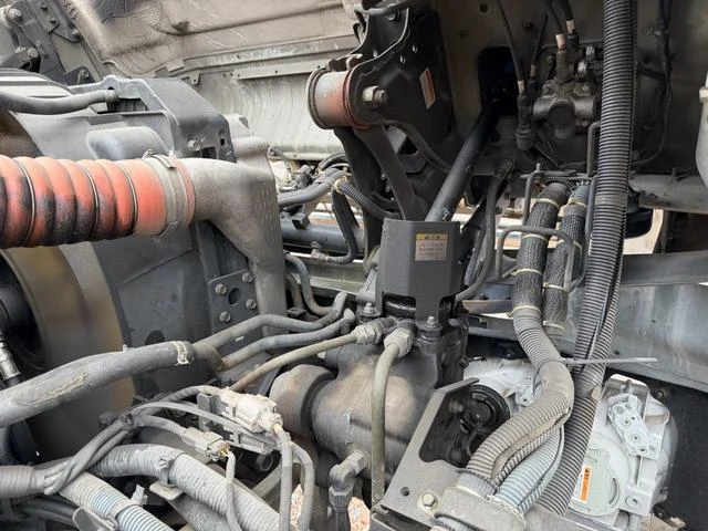 UD Trucks QUON 27