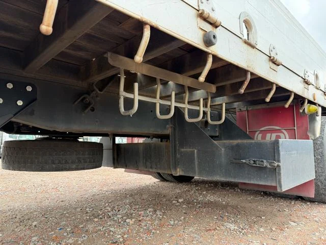 UD Trucks QUON 23