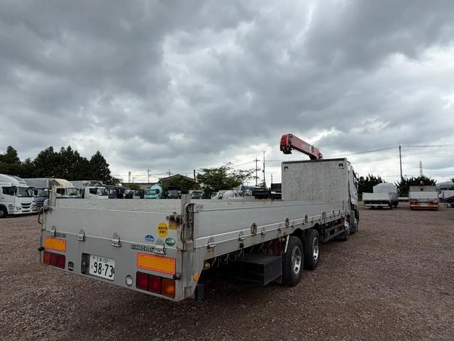 UD Trucks QUON 42