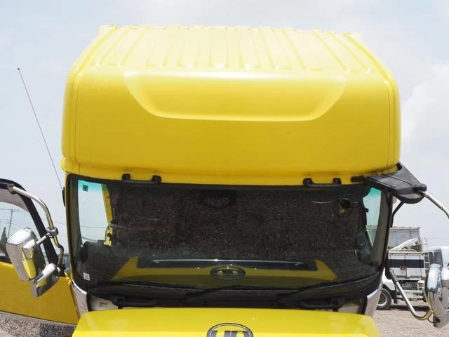 UD Trucks QUON 11