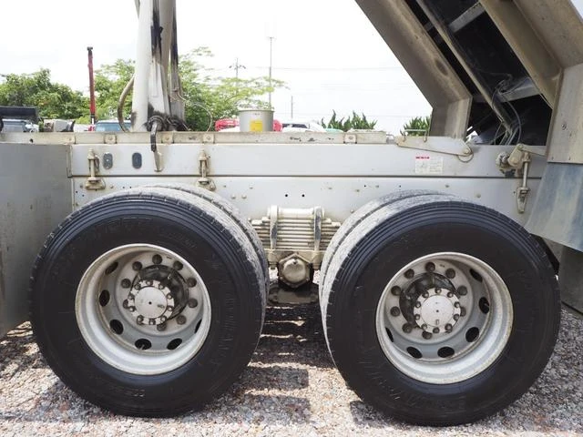 UD Trucks QUON 37