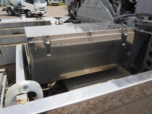 UD Trucks QUON 19