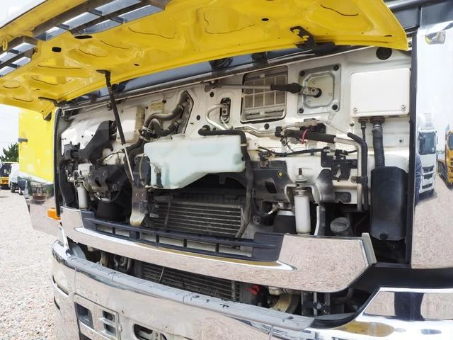 UD Trucks QUON 10