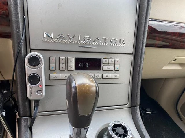 Lincoln NAVIGATOR 51