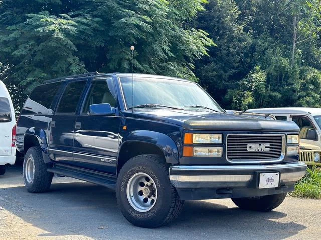 GMC SUBURBAN