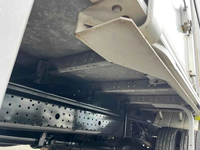 Mitsubishi Fuso CANTER 33