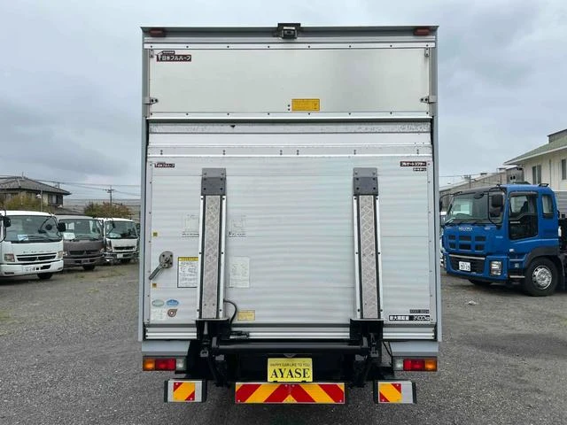 Mitsubishi Fuso CANTER 24