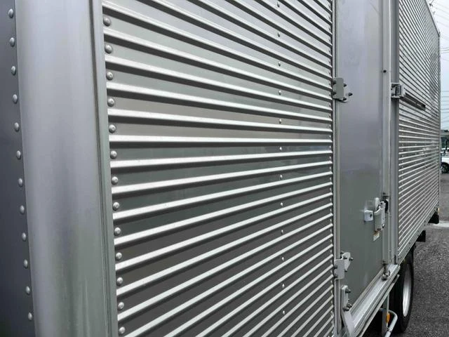 Mitsubishi Fuso CANTER 27