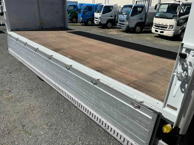 Mitsubishi Fuso CANTER 9