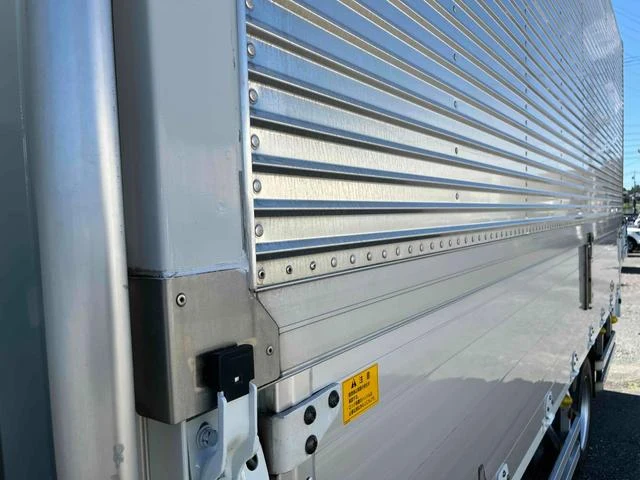 Mitsubishi Fuso CANTER 27