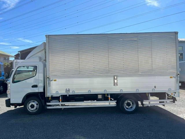 Mitsubishi Fuso CANTER 22