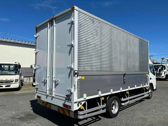 Mitsubishi Fuso CANTER 23