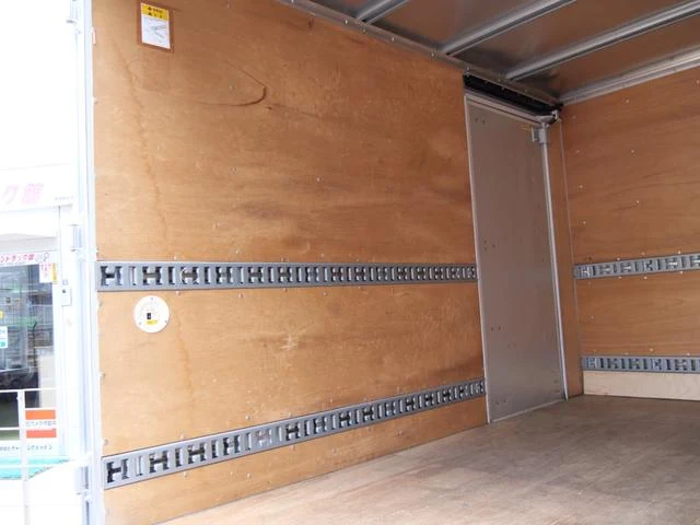 Mitsubishi Fuso CANTER 42