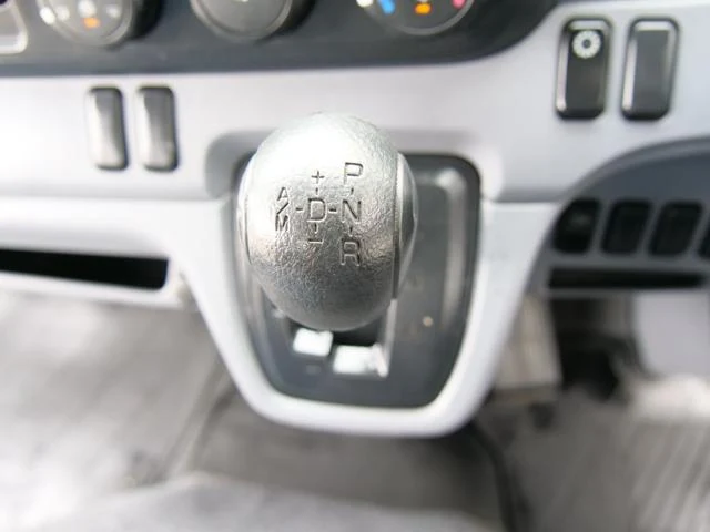 Mitsubishi Fuso CANTER 4