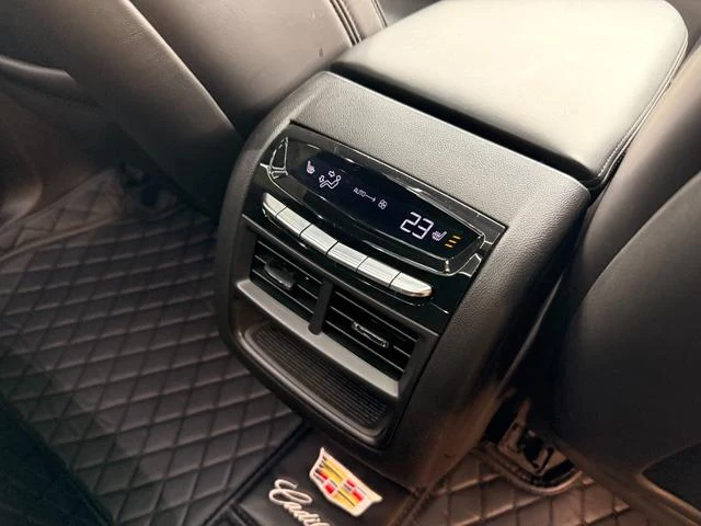 Cadillac XT5 36