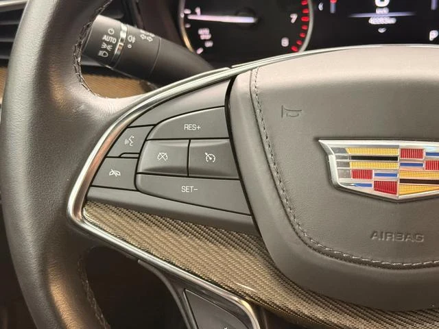 Cadillac XT5 12