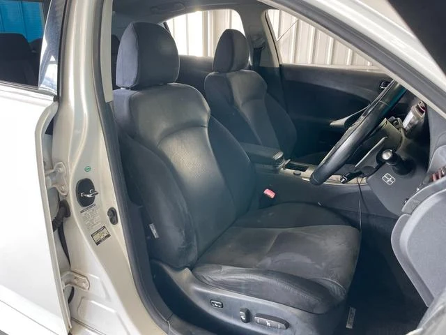 Lexus IS 4