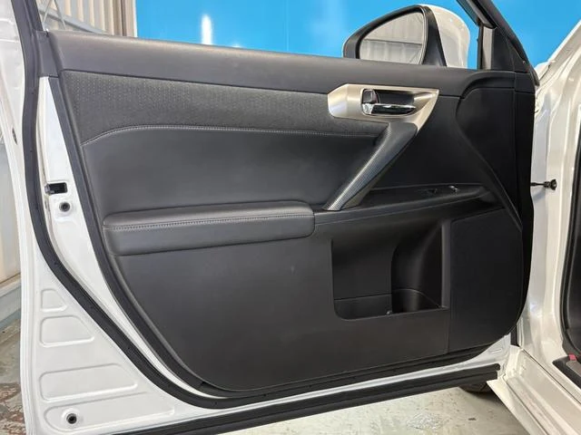 Lexus CT 44