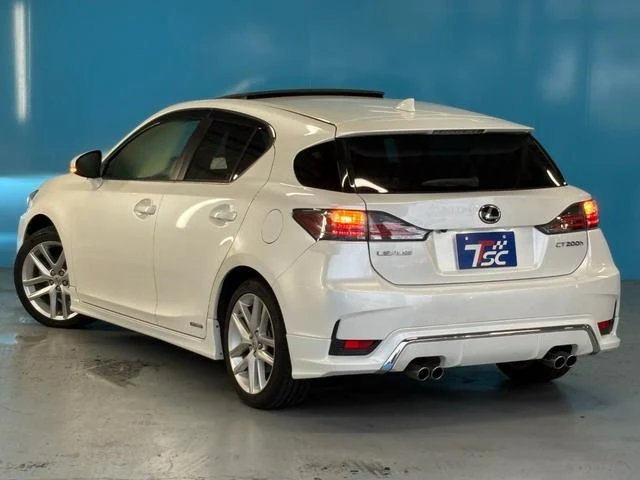 Lexus CT 17