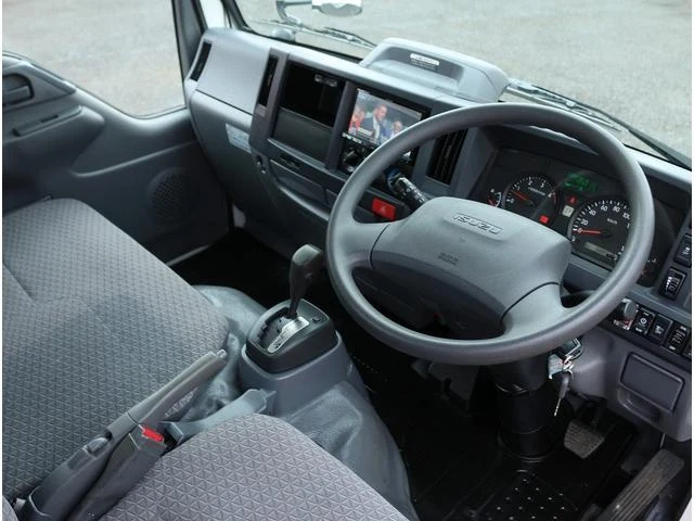 Isuzu ELF 35