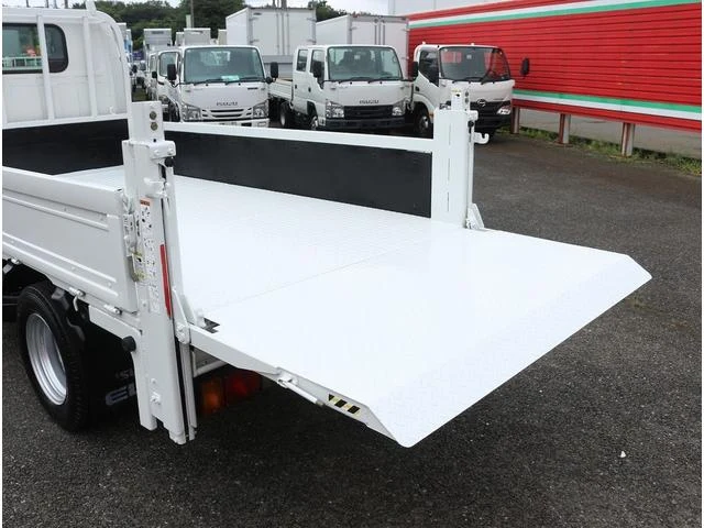Isuzu ELF 28