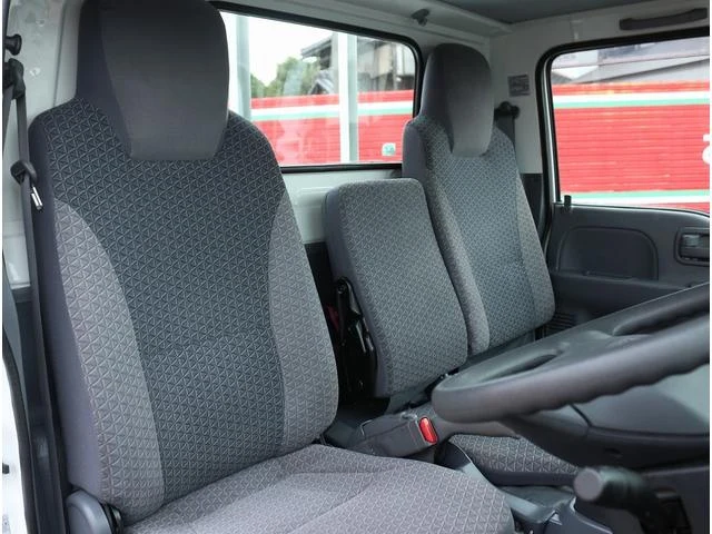 Isuzu ELF 38