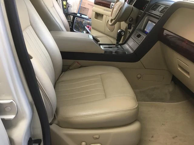 Lincoln NAVIGATOR 51