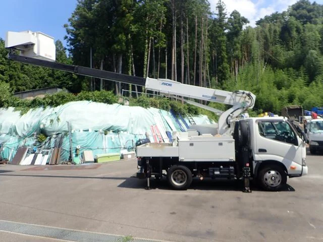 Hino DUTRO 27