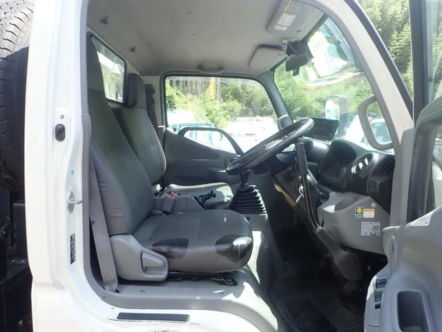 Hino DUTRO 4