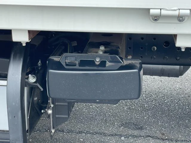 Mitsubishi Fuso CANTER 21