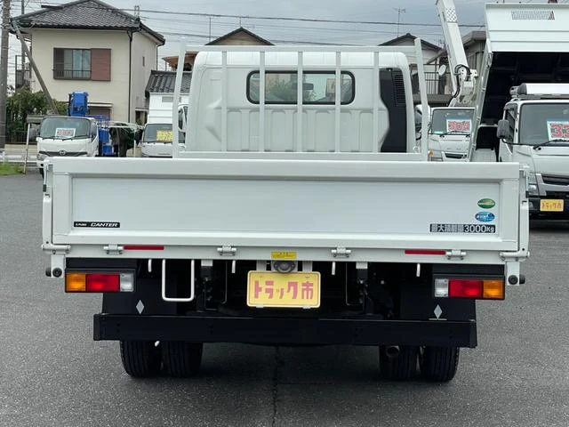 Mitsubishi Fuso CANTER 4