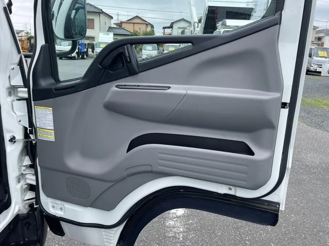 Mitsubishi Fuso CANTER 20