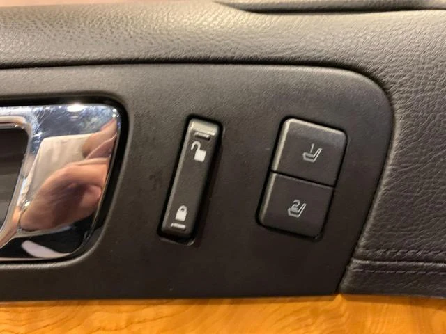 Lincoln MKT 36