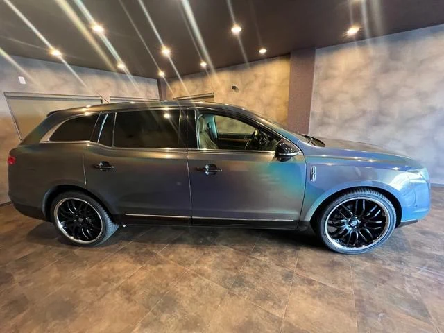 Lincoln MKT 4