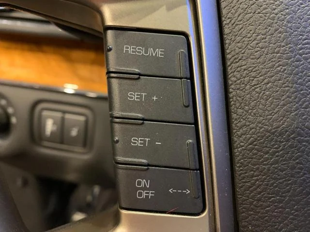 Lincoln MKT 28