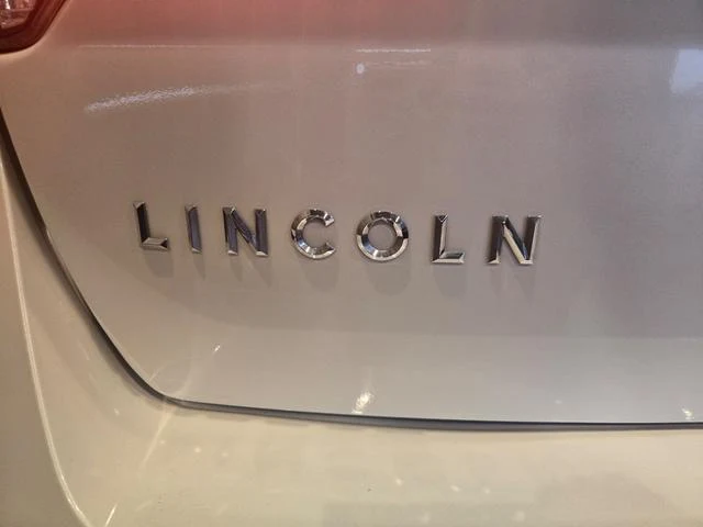 Lincoln MKX 28