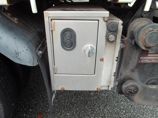 Mitsubishi Fuso CANTER 26