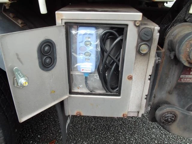 Mitsubishi Fuso CANTER 25