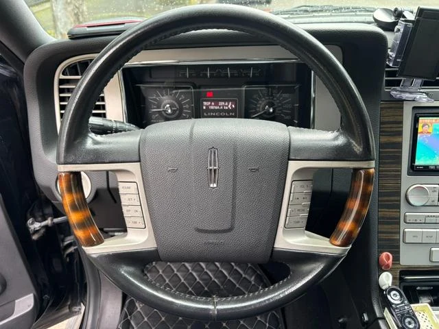 Lincoln NAVIGATOR 61