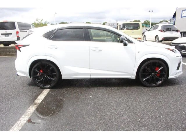 Lexus NX 15