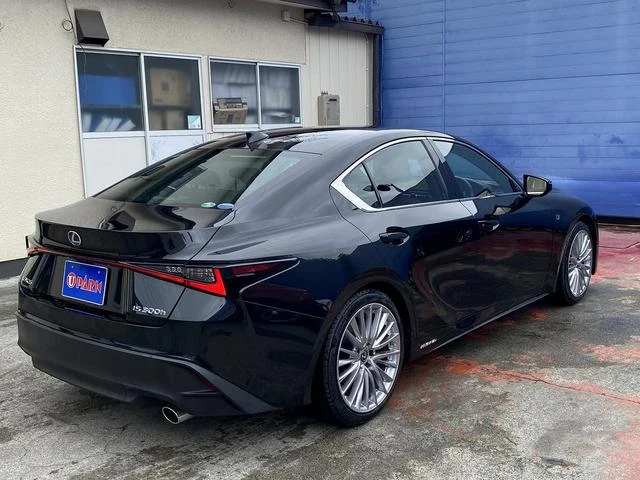 Lexus IS 8