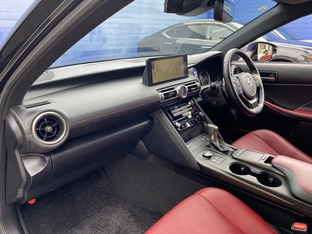 Lexus IS 18