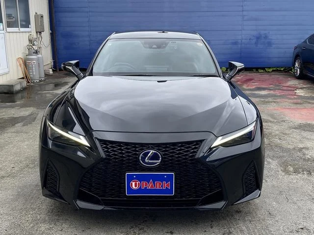 Lexus IS 4