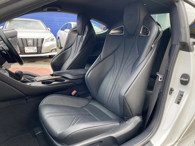 Lexus RC 16